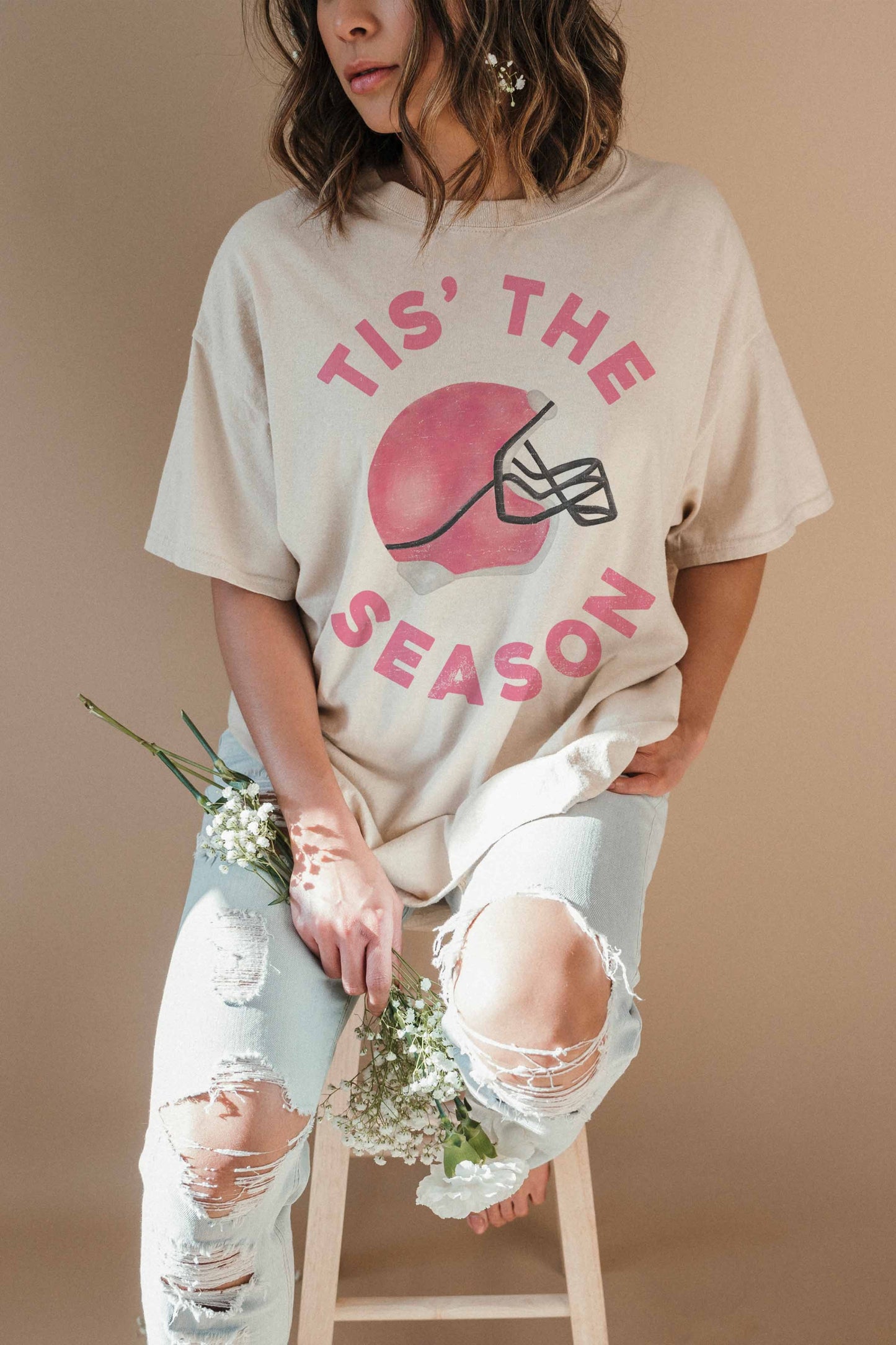 TIS'S THE SEASON OVERSIZED GRAPHIC TEE